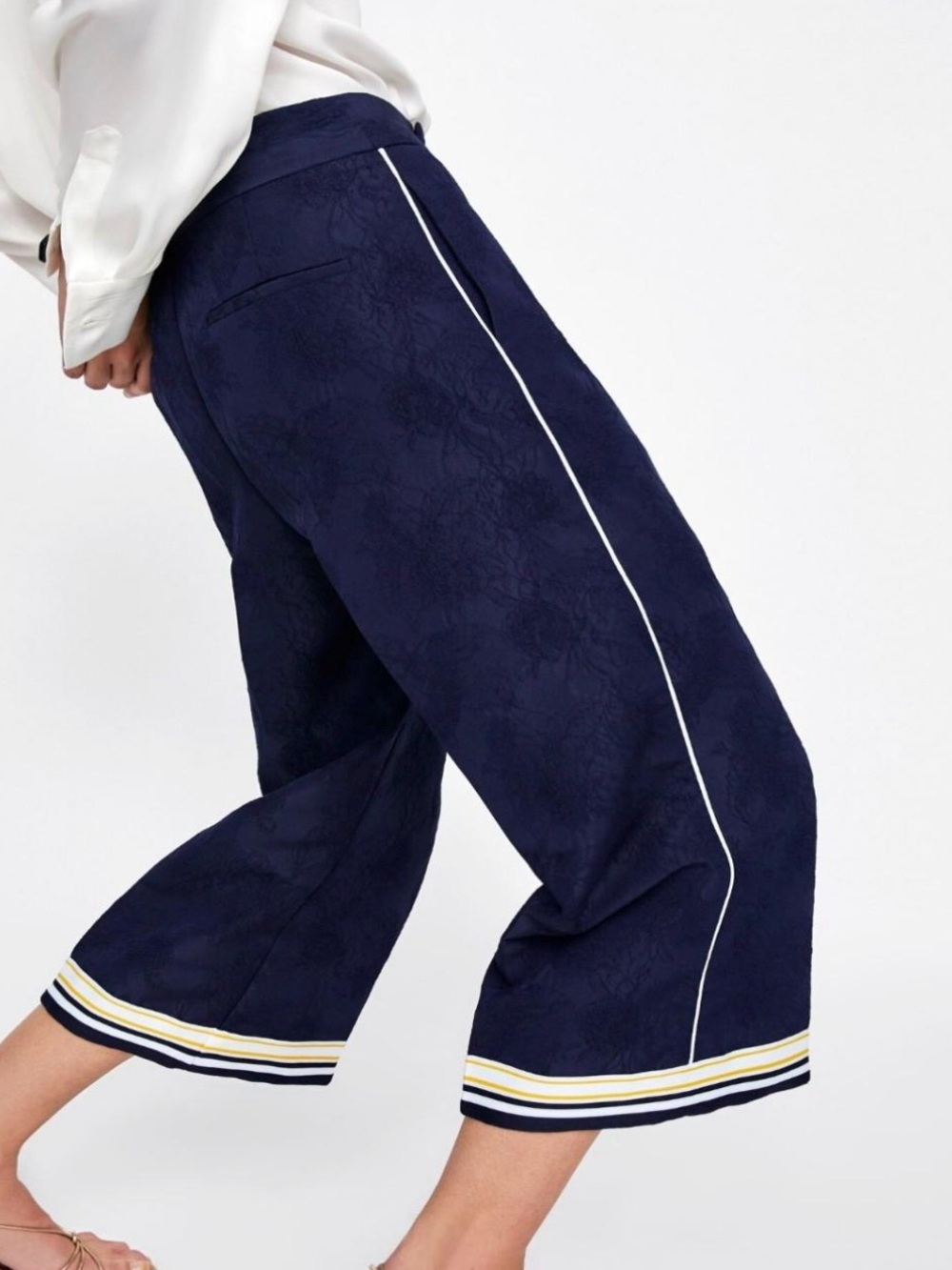 Zara Navy Wide-Leg Crop Pants w/Retro Sport Trim Details Embossed Brocade sz S